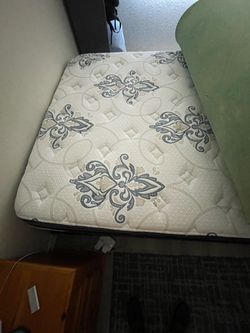 Queen Serta Perfectsleeper Bed