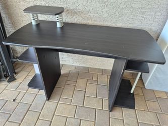 47" width X 22" depth X 29" height// office desk,  in good condition,  please see all the pictures for details