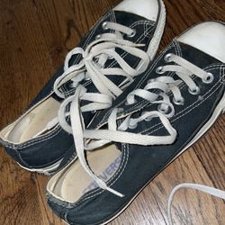 Black low top converse