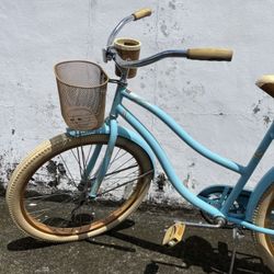 Bicycle Huffy. Beach Cruiser.  Like New 