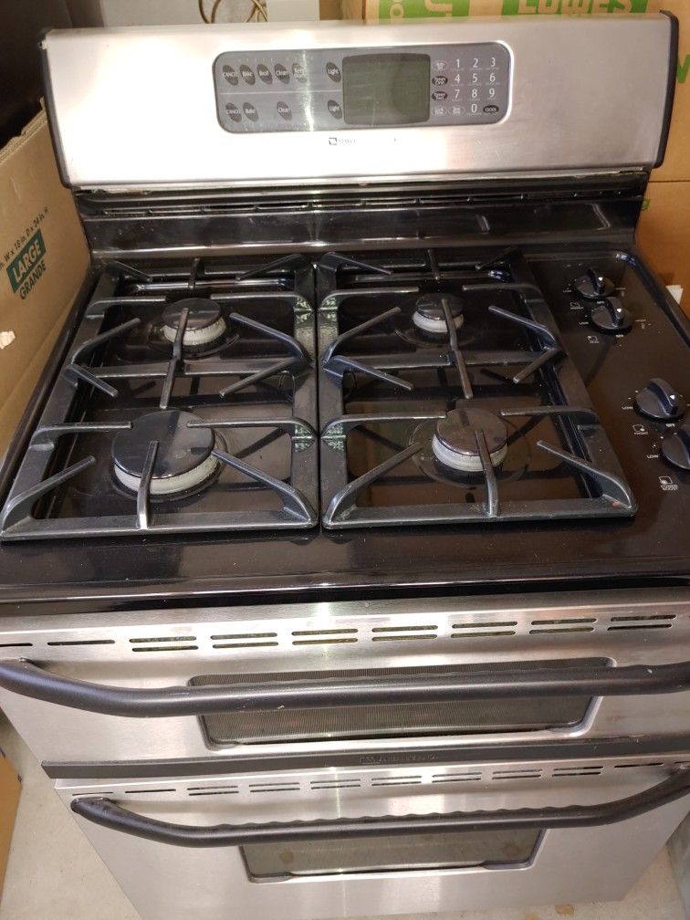 Maytag Gemini. gas double oven 30" stove for Sale in Hemet, CA OfferUp