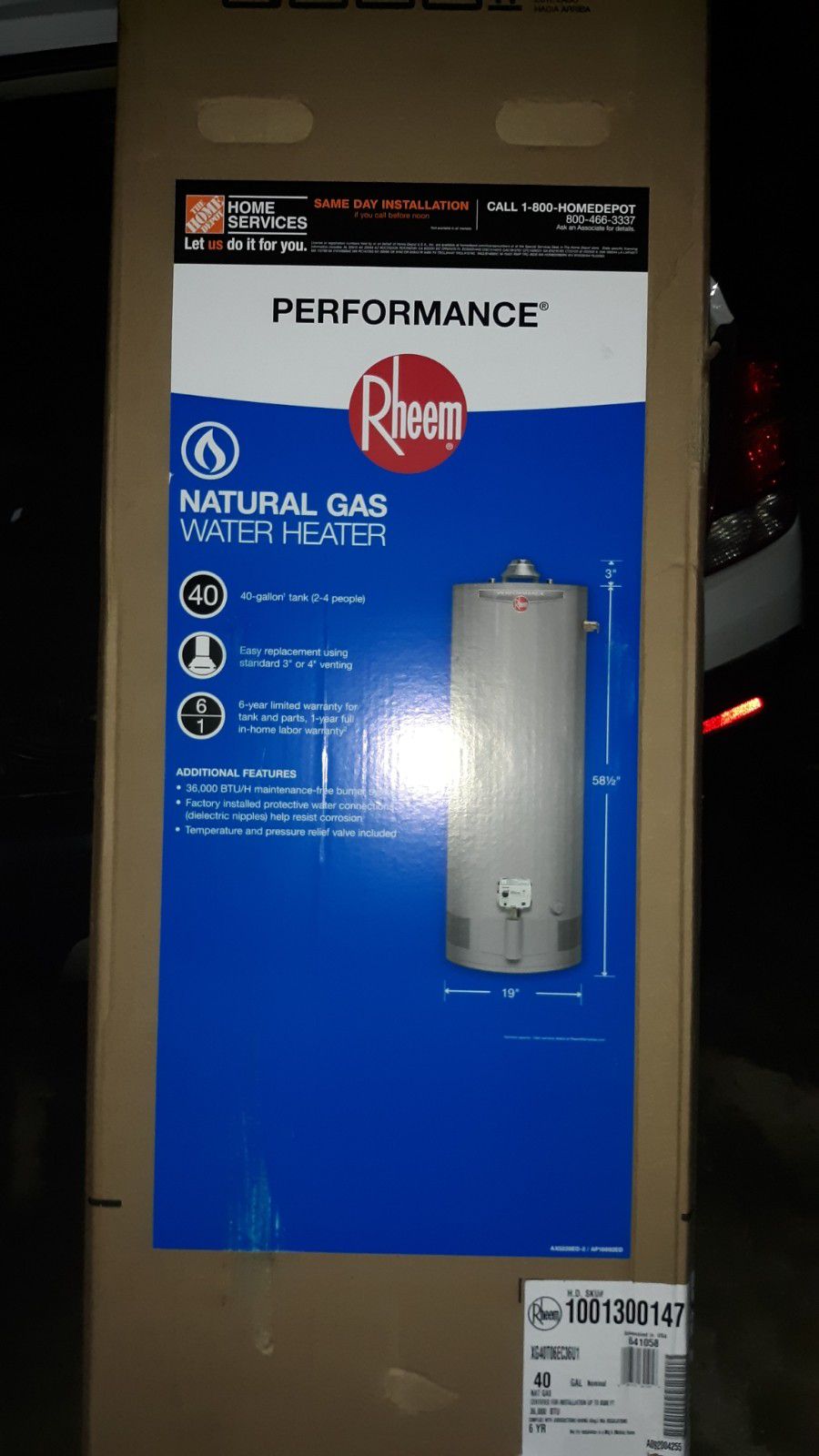 Gas water heater rheem