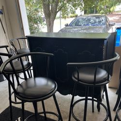 Bar with six Chairs