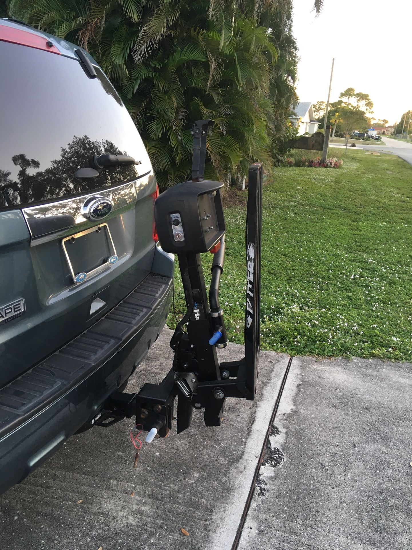 Power Wheelchair Lift / in 2” hitch - D/C Powered