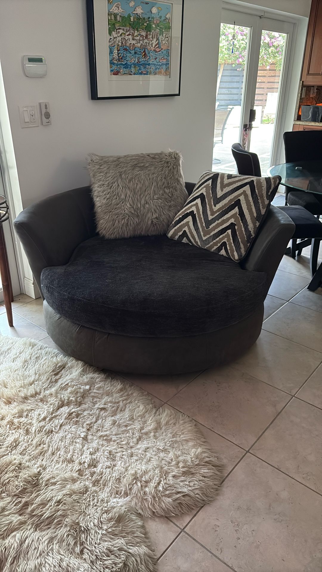 Swivel Loveseat with Pillows