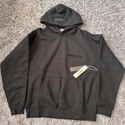 ESSENTIAL HOODIE