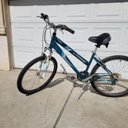 Women's Schwinn 26" Mountain bike. 