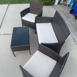 4 piece gorrrgeous whicker patio set 😍 $150 (NEW IN BOX)