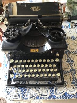 Antique 1920s Royal Dual Glass Pane Typewriter