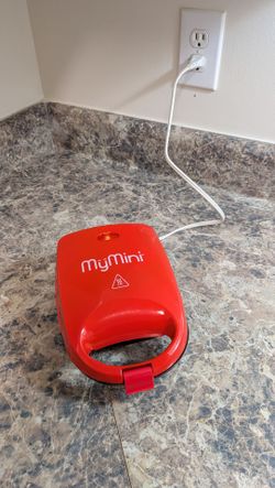 MyMini Mini Waffle Maker Red