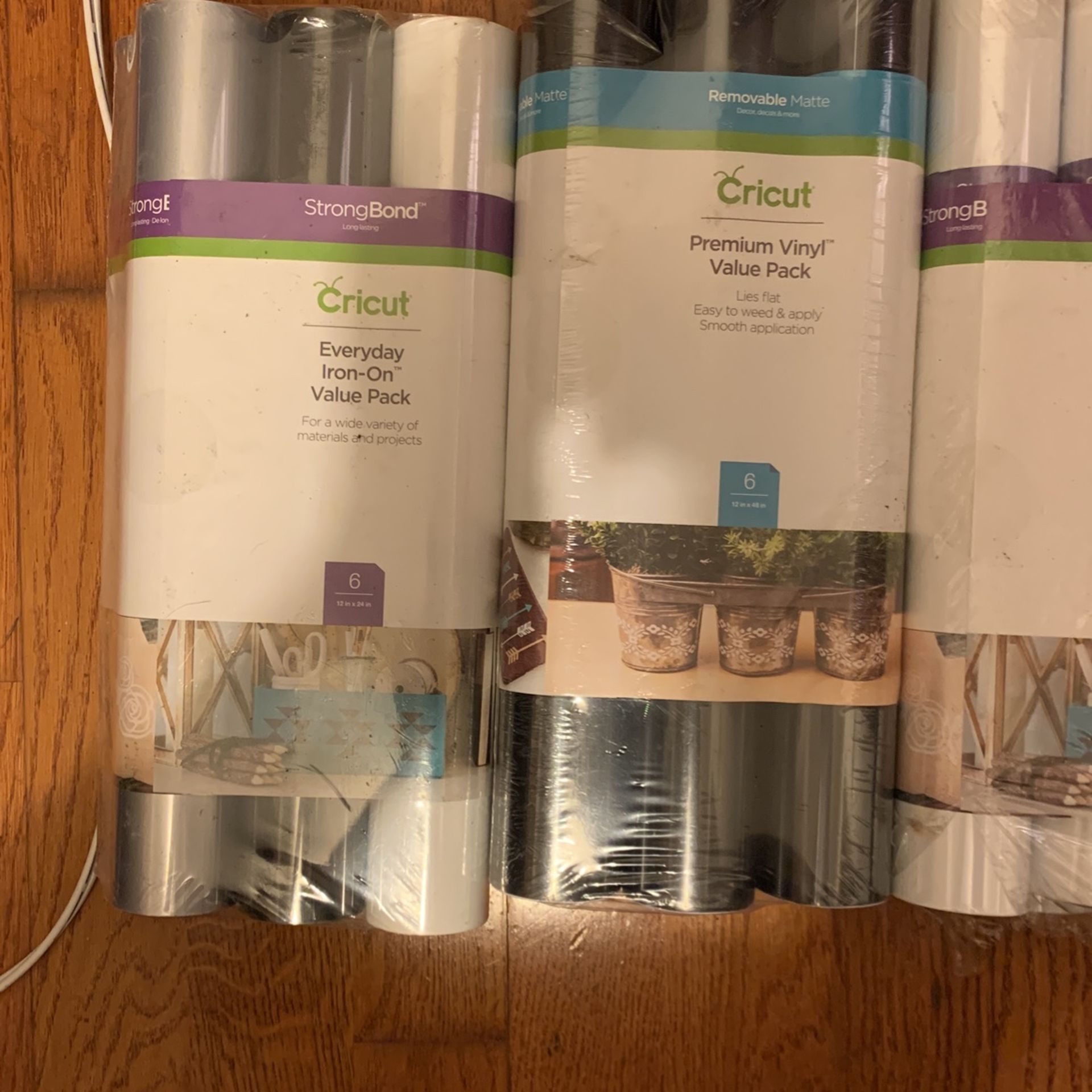 Cricut - Premium Vinyl Value Packs / Everyday Iron on value packs