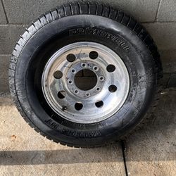 Tire LT265/75R16