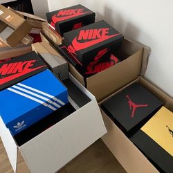 Looking For JORDAN,DUNKS/SB,&YEEZYS 💯 