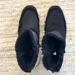 Coach lambswool size 10 leather.