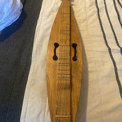 Unlabeled handmade teardrop mountain dulcimer. 