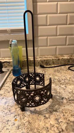 Paper towel holder