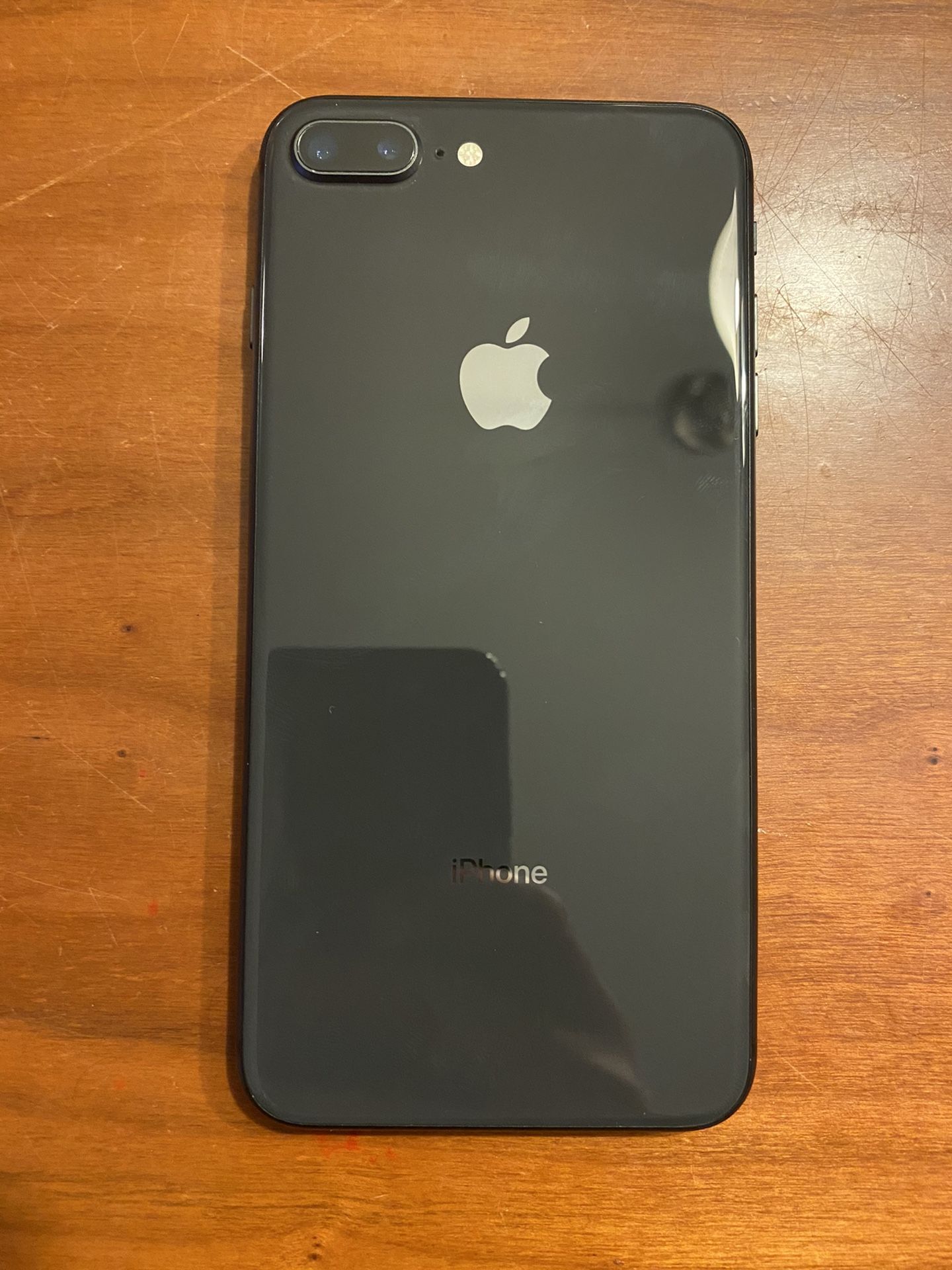 iPhone 8 Plus 64Gb