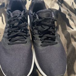 Nike Women’s Size 9.5 Black Run Swift Cloth Sneakers