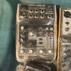 Behringer XENYX Q502USB compact audio mixer 