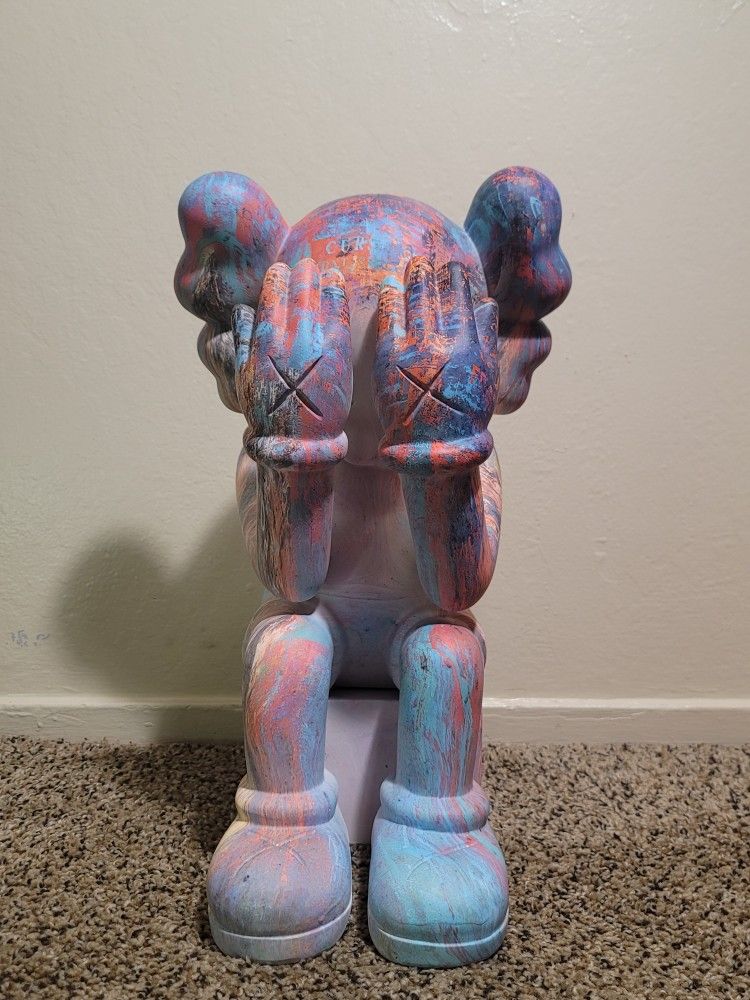 Kaws STATUE
