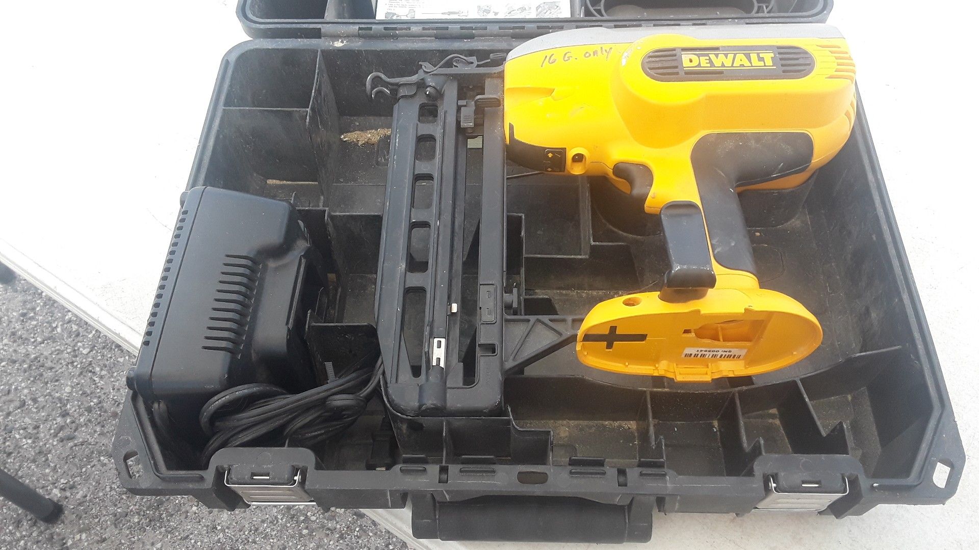 Dewalt finishing nail gun