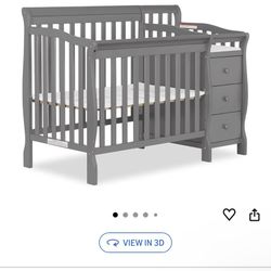 Crib/changing Table With Mattress And Changing Pad