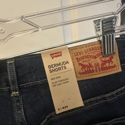 *New* Levi Bermuda Shorts - Womens Size 8