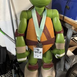 Teenage Mutant Ninja Turtles Big Figs Colossal 48.5" Figure with Storage  – Leonardo