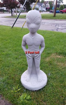 FIRM .. 3' Tall, Garden Concrete Statue, Pls , read All The information