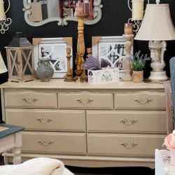 Dresser 