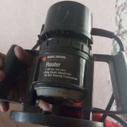 Router Black & Decker 1 Hp😃😃😃