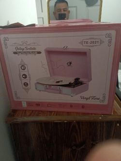 Vinyl turntable
