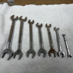 7 Craftsman Open End Wrenches READ DESCRIPTION FOR SIZES VV 7/8 3/4 … 7/8 3/4 …. 3/4 5/8… 11/16 19/32…11/16 19/32… 9/16 1/2… 5/16 1/4 Yes there are 2 