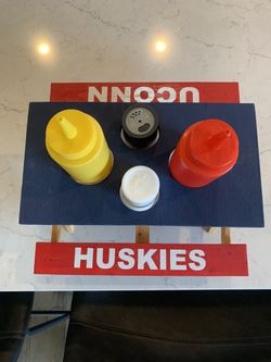 UCONN Huskies picnic essentials 