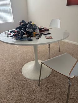 Around table with 4 chairs