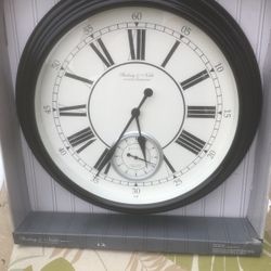  New  18 In. Classic  Roman Wall Clock 
