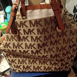 Micheal Kors Never Used Great Condition. 90$ Firm. Serious Buyers Only! 