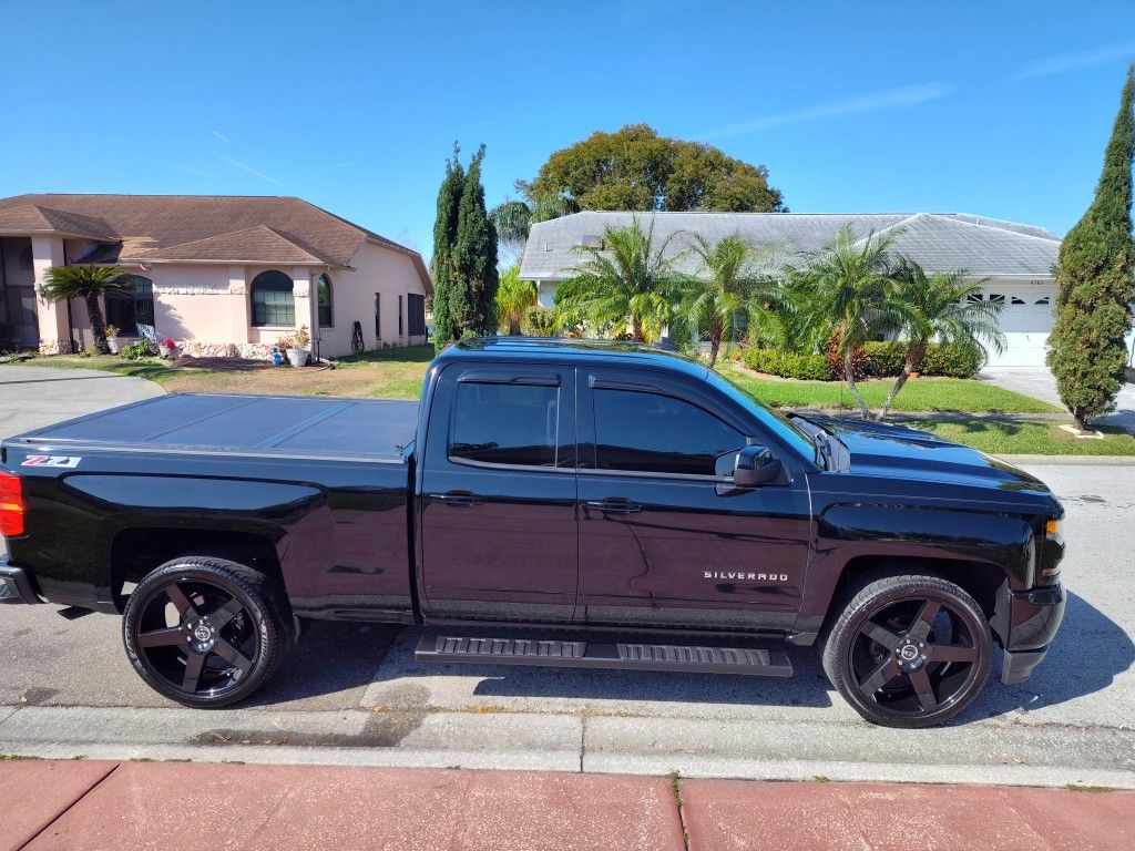 24 Inch rims With Tires Came Out Of a Chevy Silverado. No Low Balls I Am Asking 4000. I Use This Rims Only For 2 Months No Scratches No Bends New Rim