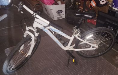 24" Girls Specialized Hotrock