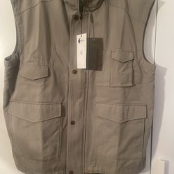 Men’s Vest Size :L Newer Used