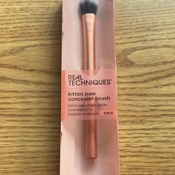 Real Techniques Kitten Paw Concealer Brush