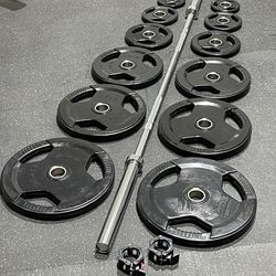 🔥New Renegade 300 Pound Rubber Olympic Grip Plate Set With Chrome Olympic Barbell 