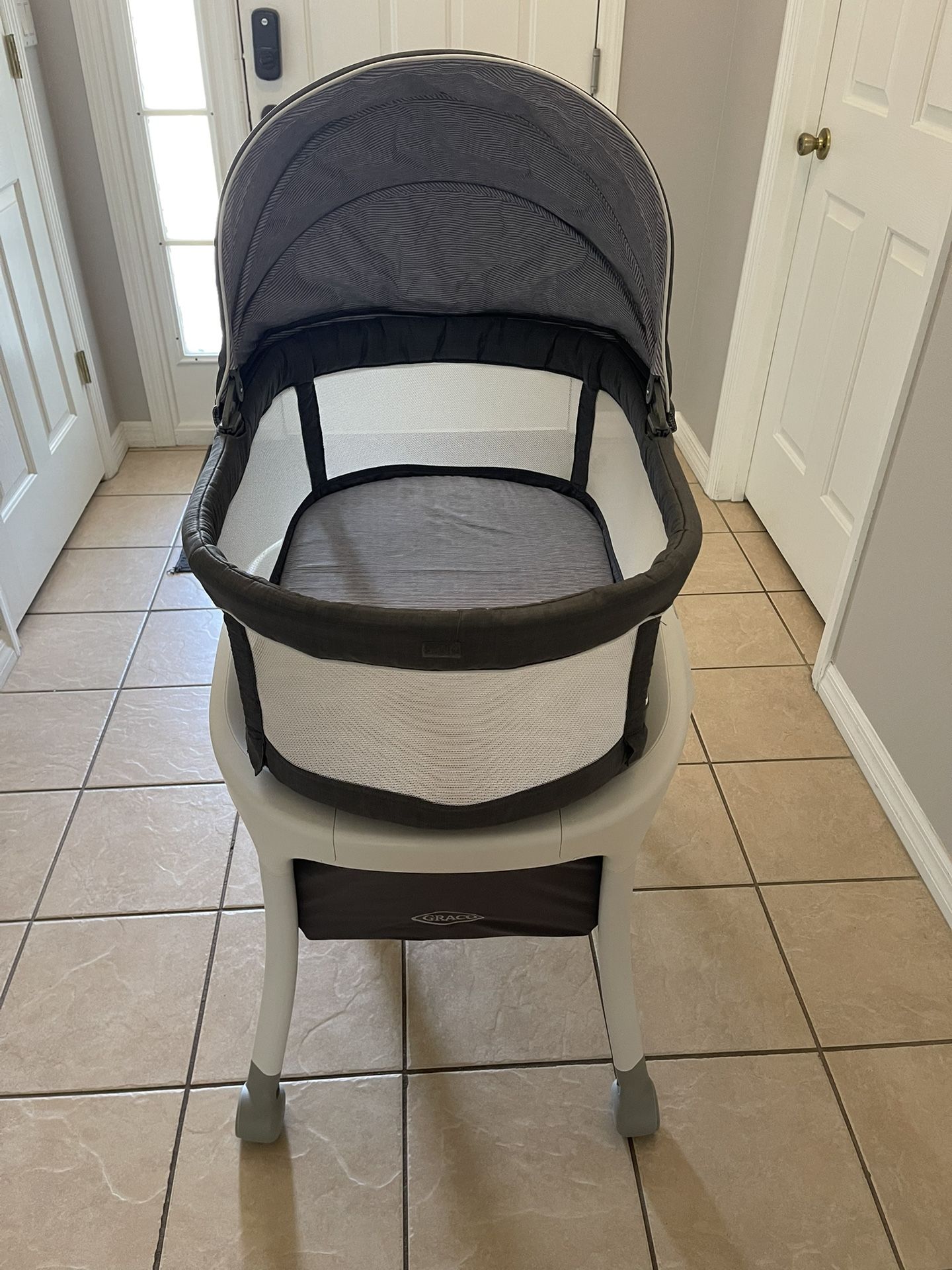 Graco Cry Detection And Soothing Bassinet