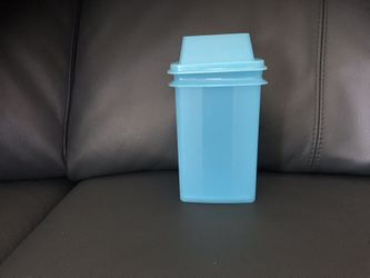 New Tupperware - Pick- A- Deli Pickle Keeper Jalapeño Olive Keeper 1330-10