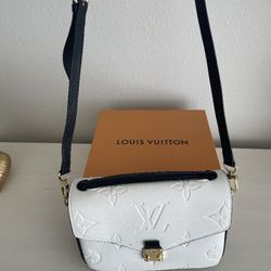 Lv New White