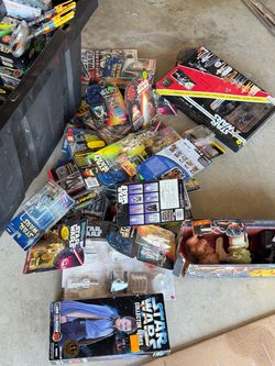 Large Lot of Star Wars Toys and Figures