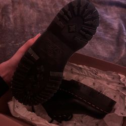 New Dr Martens Size 8 Women’s 