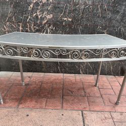 Table Very Strong. For Display Or Decorating 