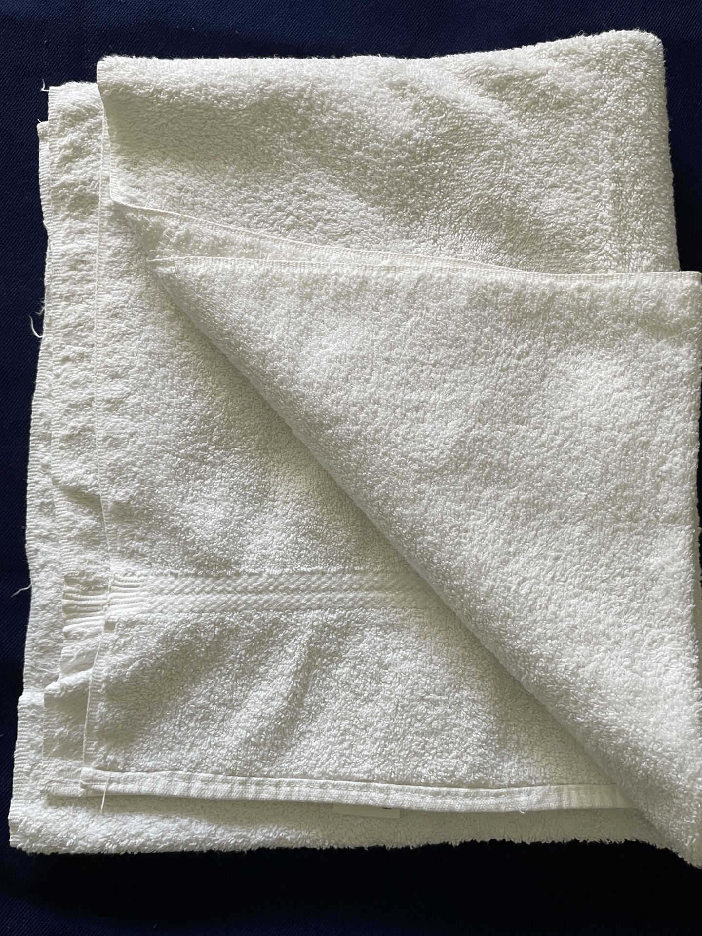 Like New!  Soft Cotton Large Luxury Bath Towel - White - 100% Cotton 