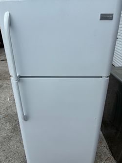 REFRIGERATOR FRIGIDAIRE 30”